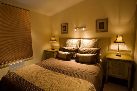 Autumn Abode Cottages Two - Australia Accommodation 5