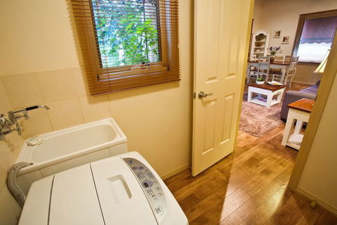 Autumn Abode Cottages Two - Australia Accommodation 2