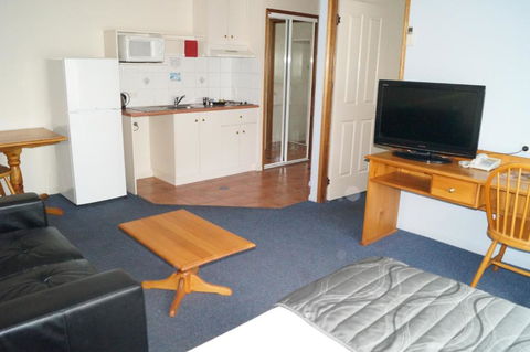 Asters On James Motor Inn - Australia Accommodation 3