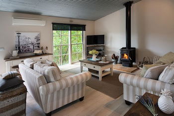 French Cottage - Australia Accommodation 0