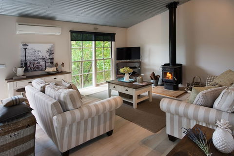 French Cottage - Australia Accommodation 1