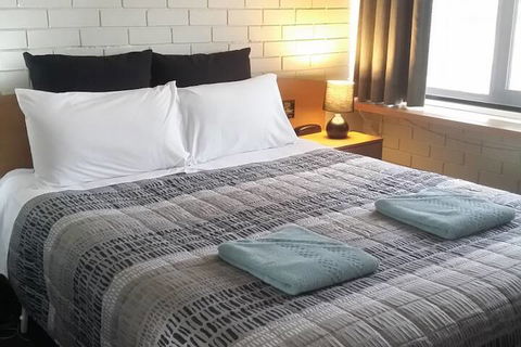 White Manor Motel - Australia Accommodation 2