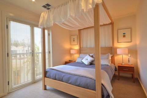 Adelaide Luxury Beach House - Australia Accommodation 4