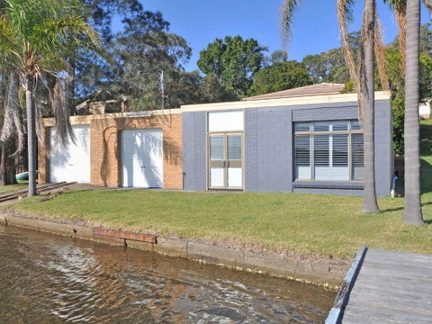The Studio On The Lake At Fishing Point Lake Macquarie Honestly Put The Line In & Catch Fish - Australia Accommodation 2