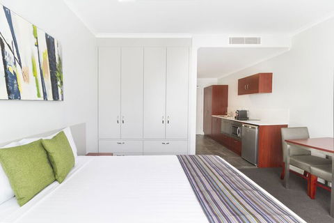 Abode Narrabundah - Australia Accommodation 3