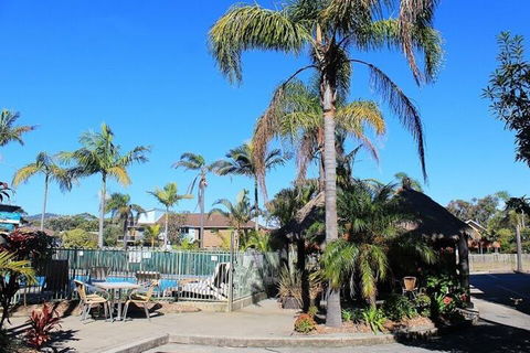 Ocean Side Hawks Nest - Australia Accommodation 5