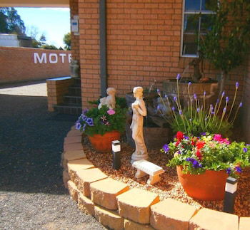 Aaron Inn Motel - Australia Accommodation 0