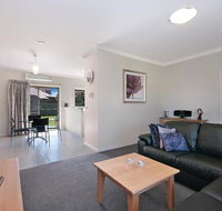 Hamilton Standard Apartment - Australia Accommodation