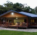 Coconut Beach House - Australia Accommodation