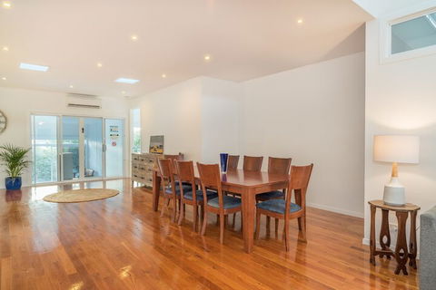 Currawong Close - Rejuvenate Stays - Australia Accommodation 7