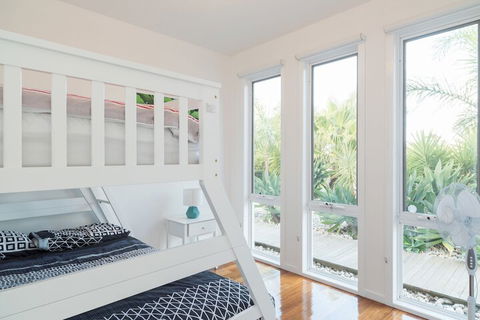 Currawong Close - Rejuvenate Stays - Australia Accommodation 6