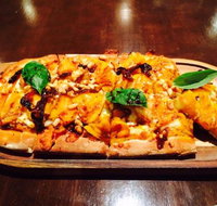 four hands pizza bar  grill - Australia Accommodation