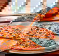 Mack Daddy's New York Slice - Australia Accommodation