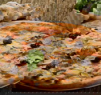 Alex's Pizza - Australia Accommodation