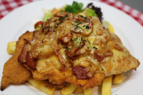 Austrian Schnitzelhaus Erina - Australia Accommodation 0