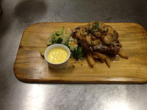 The Blue Parrot Cafe - Australia Accommodation 0