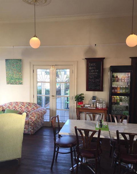 The Apple Tree Cafe - Australia Accommodation 8