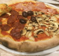 Lupa Woodfired Pizza - Australia Accommodation
