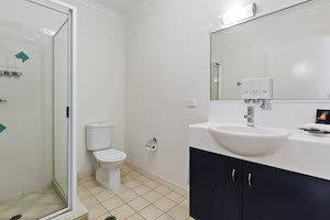 The Coffee House Apartments & Bistro - Australia Accommodation 3