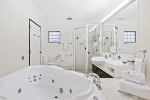 The Coffee House Apartments & Bistro - Australia Accommodation 7