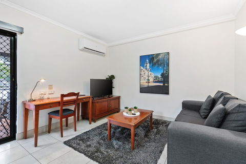 The Coffee House Apartments & Bistro - Australia Accommodation 10