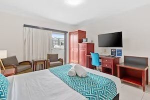 The Coffee House Apartments & Bistro - Australia Accommodation 15