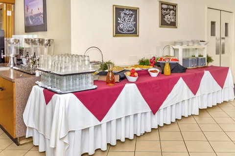 Comfort Inn & Suites Goodearth - Australia Accommodation 9