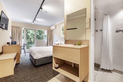 Nightcap at Findon Hotel - Australia Accommodation 6