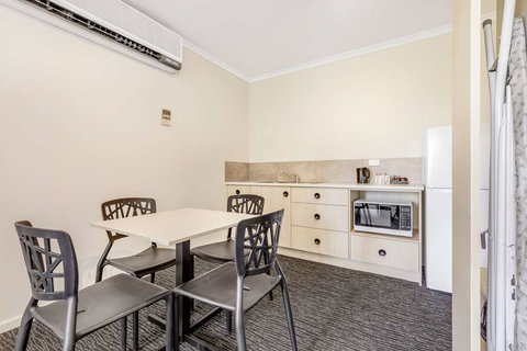 Nightcap at Findon Hotel - Australia Accommodation 8