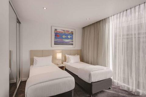 Travelodge Melbourne Docklands - Australia Accommodation 13