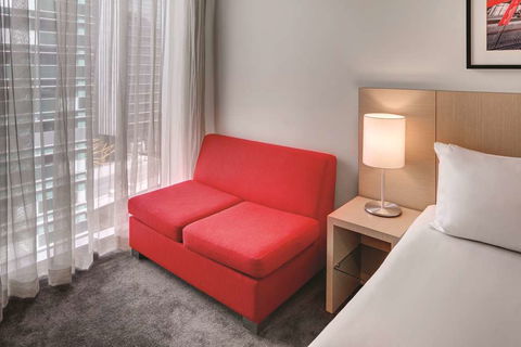 Travelodge Melbourne Docklands - Australia Accommodation 14