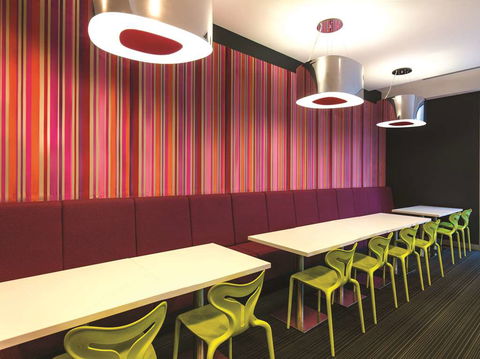 Travelodge Melbourne Docklands - Australia Accommodation 17