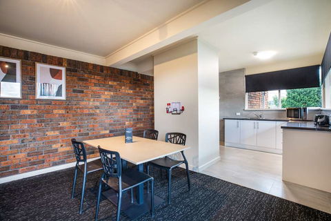 Nightcap At Manhattan Hotel - Australia Accommodation 2
