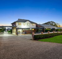 Ambassador On Ruthven Motel - Australia Accommodation