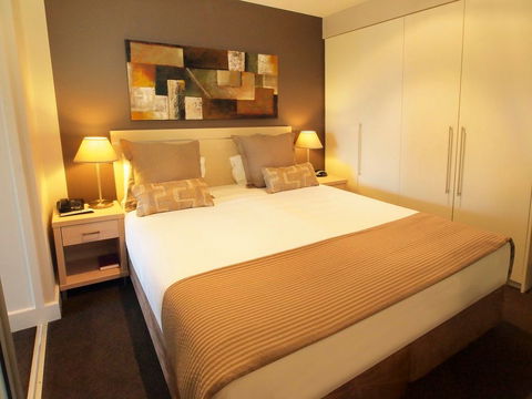 Oaks Pier Plaza - Australia Accommodation 2