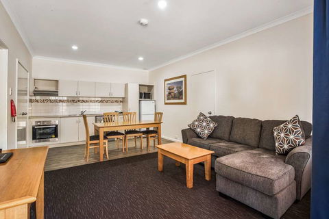 Karratha Central Apartments - Australia Accommodation 11