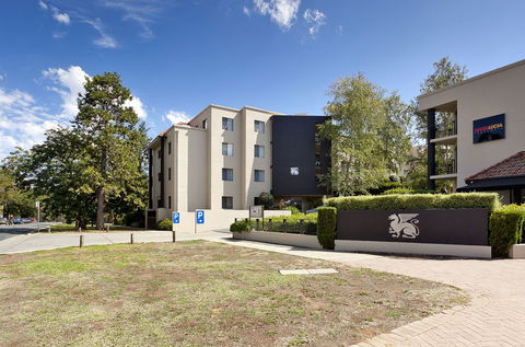 Astra Apartments The Griffin - Australia Accommodation 3