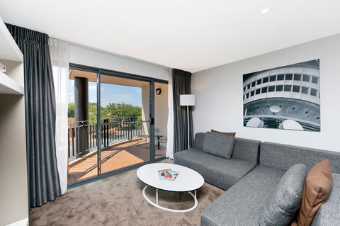 Astra Apartments The Griffin - Australia Accommodation 4