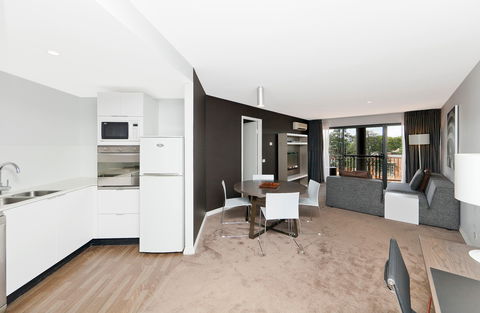 Astra Apartments The Griffin - Australia Accommodation 7