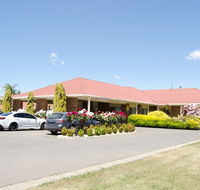 Pines Country Club Motor Inn - Australia Accommodation