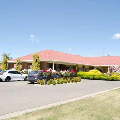 Pines Country Club Motor Inn - Australia Accommodation 0