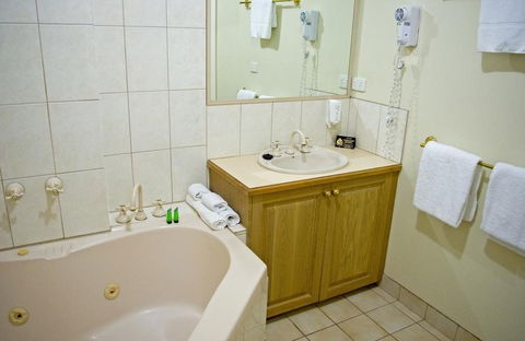 Admiralty Inn - Australia Accommodation 2