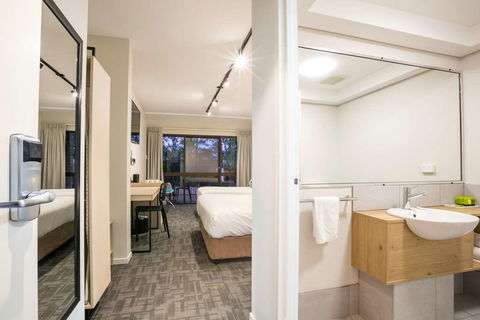 Kawana Waters Hotel By NightCap - Australia Accommodation 7