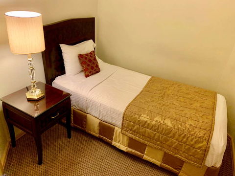 Royal Albert Hotel - Australia Accommodation 2
