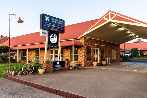 Parkes International - Australia Accommodation 0