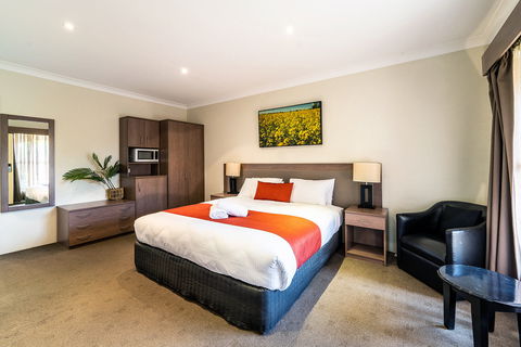 Parkes International - Australia Accommodation 1