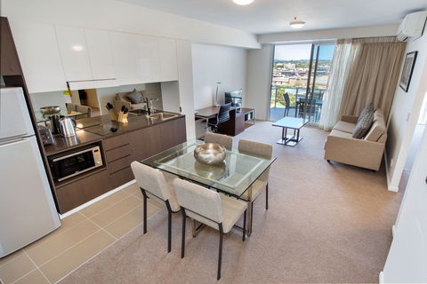 Empire Apartment Hotel - Australia Accommodation 2