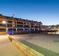 Dolphin Quay Apartment Hotel - Australia Accommodation