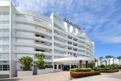 DoubleTree By Hilton Cairns - Australia Accommodation 0