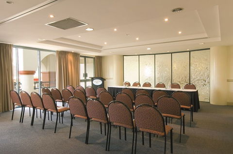 Oaks Calypso Plaza Resort - Australia Accommodation 4